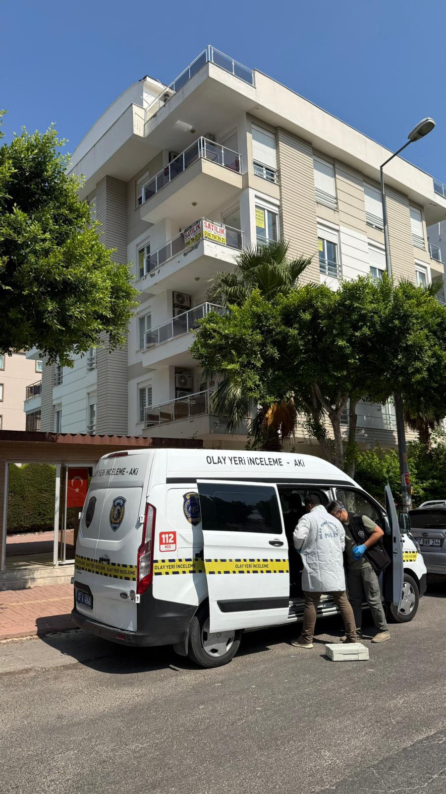 Antalya’da yalnız yaşayan emlakçı evinde ölü bulundu