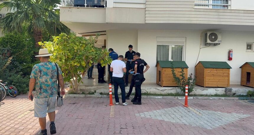 Antalya’da yalnız yaşayan emlakçı evinde ölü bulundu