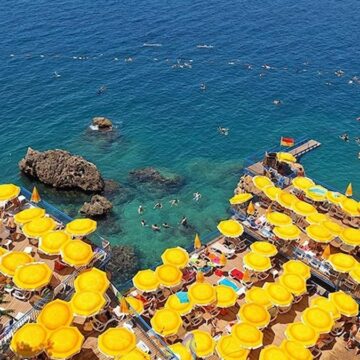 antalyanin-mavi-bayrakli-falez-plajlari-200-bini-askin-ziyaretciyi-agirladi-LEpSXtKD.jpg Antalya’nın mavi bayraklı falez plajları 200 bini aşkın ziyaretçiyi ağırladı