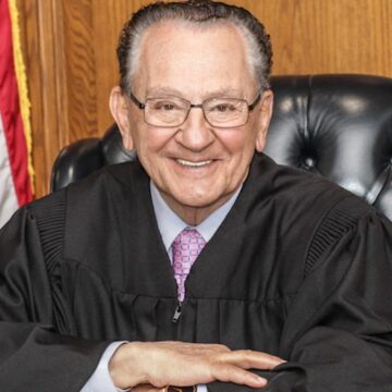 ‘Babacan yargıç’ Frank Caprio hayatını kaybetti