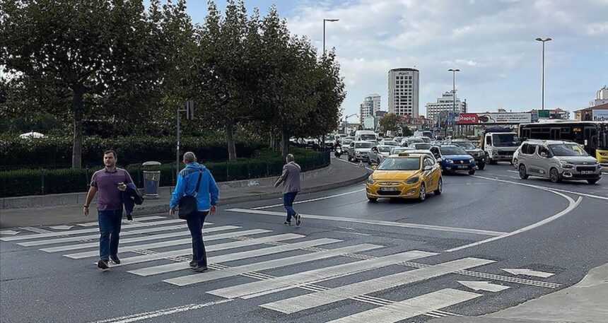 Bakan Uraloğlu duyurdu: Yaya geçitleri kaldırılıyor