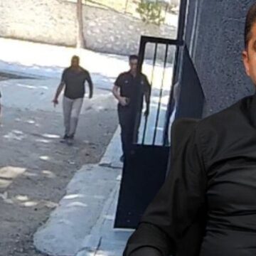 Belediye başkanı, taş döşemeyen zabıtaları sopayla darbetti