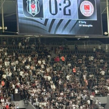 Beşiktaş taraftarından takıma protesto!