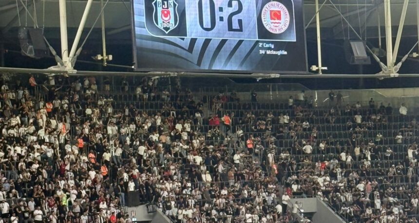 Beşiktaş taraftarından takıma protesto!