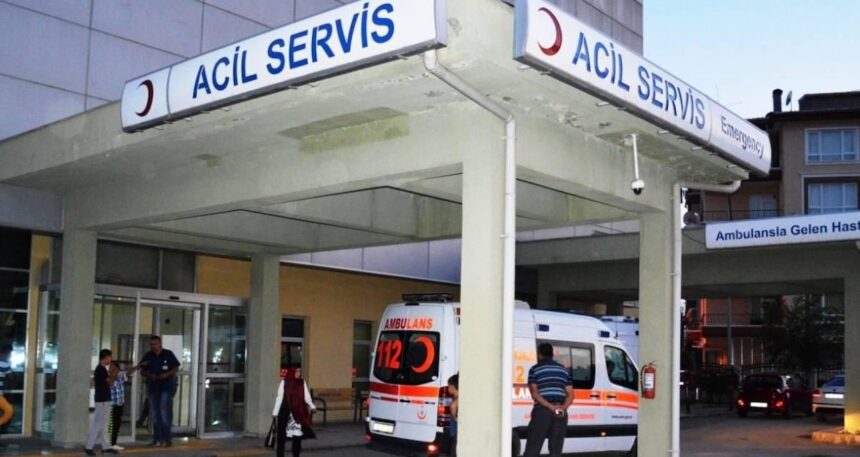 Beşiktaş’ta kafenin cam balkonu motosikletin üzerine düştü