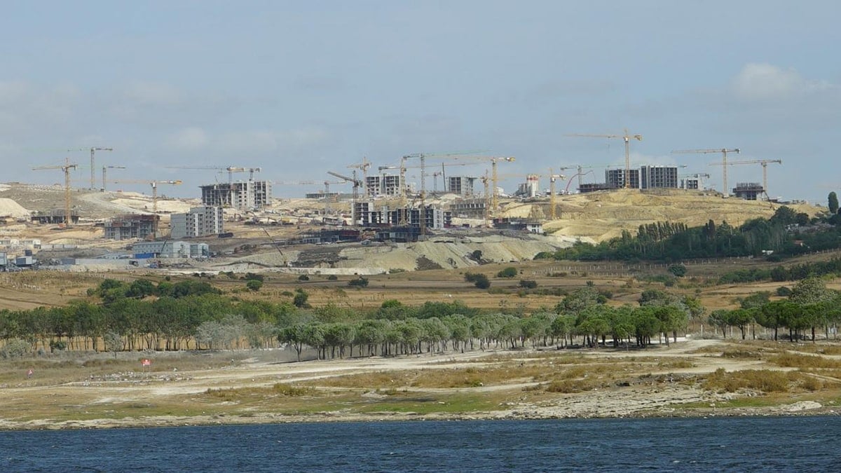 Beton Kanal’da rant sırası Şeyha Moza’nın arazisine geldi
