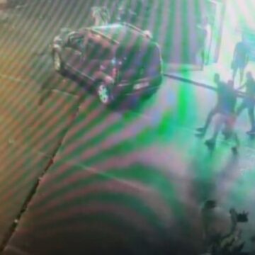 Beyoğlu’nda dakikalarca dövdü sonra gasp etti