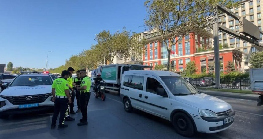 Beyoğlu’nda zincirleme kaza: 8 kişi yaralandı
