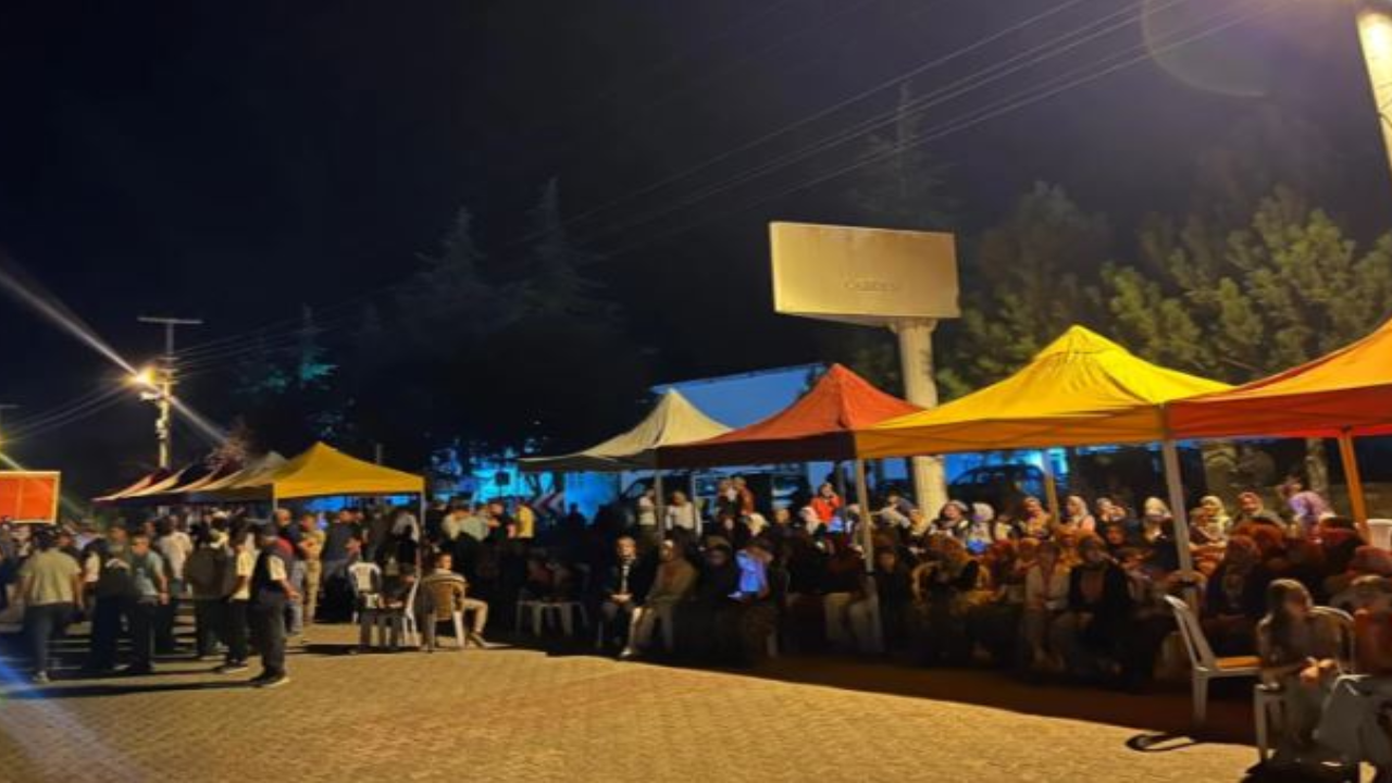 Binlerce köylü gece vakti ayağa kalktı madene karşı tek yumruk oldu!