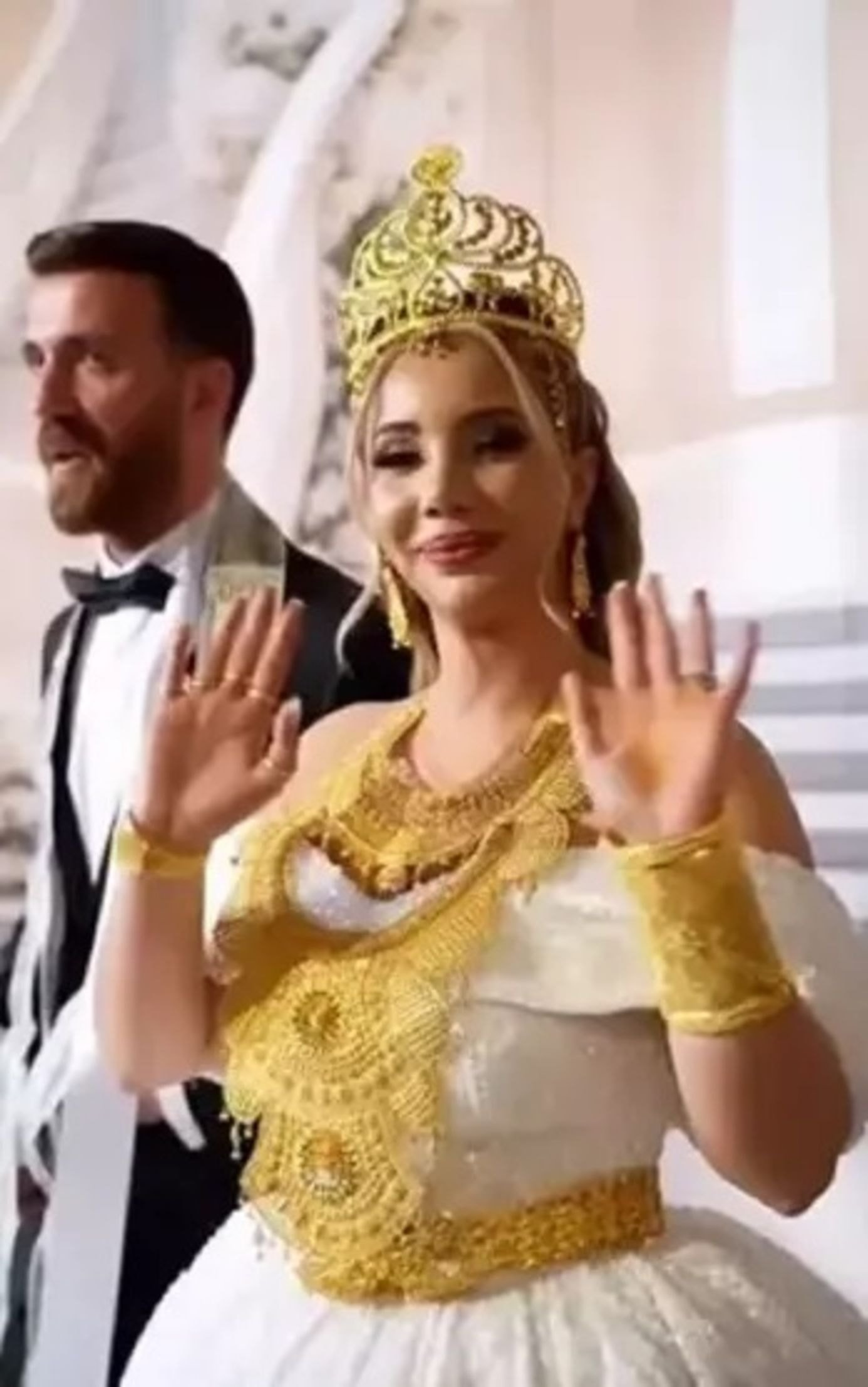 Boşanma kararı alan Aleyna Dalveren 5 kiloluk altını geri istedi