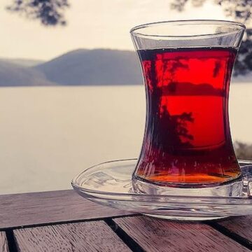 Bu turistik ilçede çay ve su 1 TL! İlgi her geçen gün artıyor