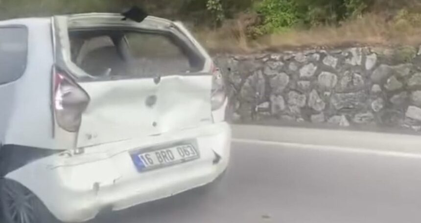 Bursa’da kamyonet ile otomobil çarpıştı: 4 yaralı