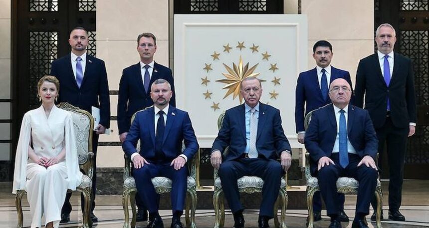 Büyükelçinin eşi Belarus basınına anlattı: Külliye için özel giysi diktirdi