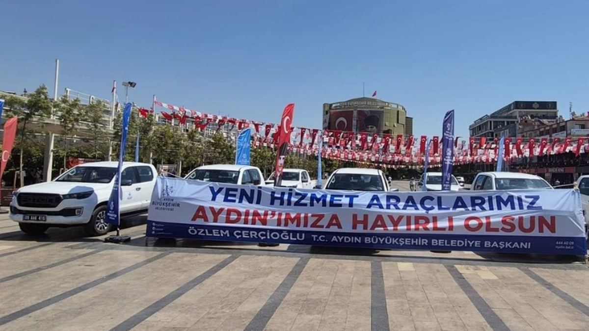 Çerçioğlu'nun AKP'ye geçmesinin ardından belediyeye alınan araçların plakası gündem oldu