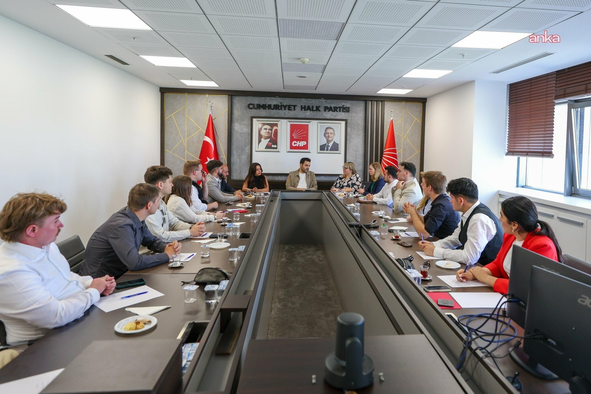 CHP, SPD ve Sosyalist Enternasyonal gençlik temsilcilerini ağırladı