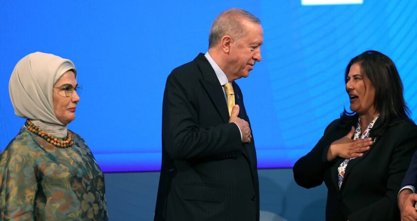 CHP’li Başarır’dan Çerçioğlu’na gönderme: Biz sadece zeybek oynarken diz çökeriz!