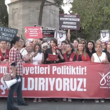 CHP’li kadınlardan Beşiktaş’ta eylem