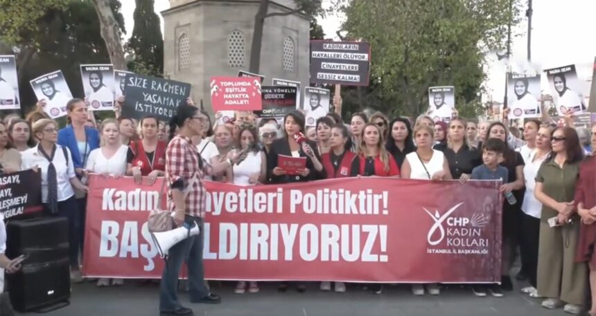CHP’li kadınlardan Beşiktaş’ta eylem