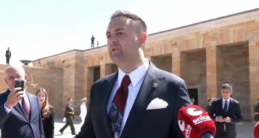 CHP’li vekil isyan etti: Anıtkabir’de slogan tartışması