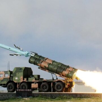 Çin, ABD’ye karşı yeni füzelerini devreye soktu