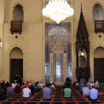 Cuma namazına gitmeyen erkeklere hapis cezası verilecek