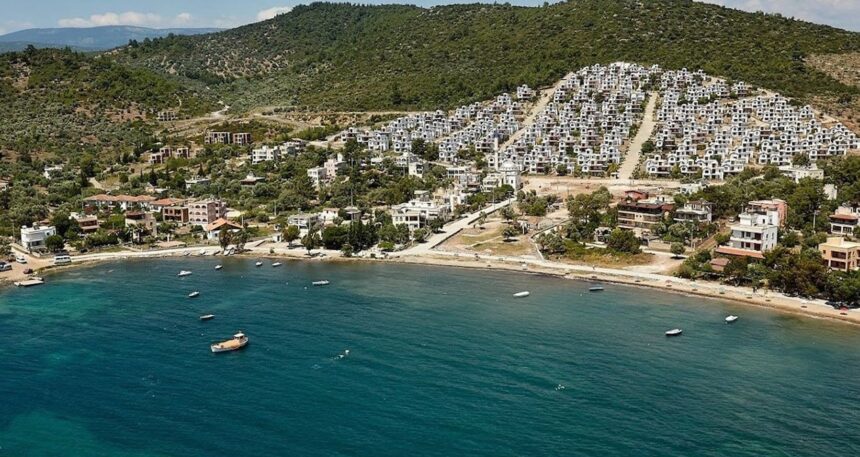 Cumhurbaşkanı yardımcısının yazlığı da orada: 5 bin kişinin yaşadığı tatil cennetinde beş gündür su yok