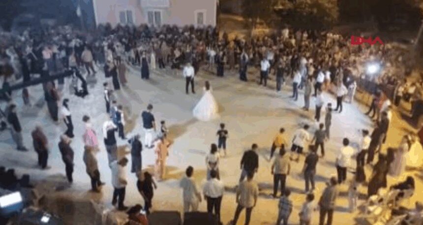 Davetlilerin Teke yöresi oyunları hayran bıraktı