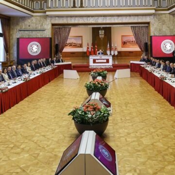 DEM Parti’den komisyon açıklaması:  “Sen-ben” kısır döngüsüne düşülmesin