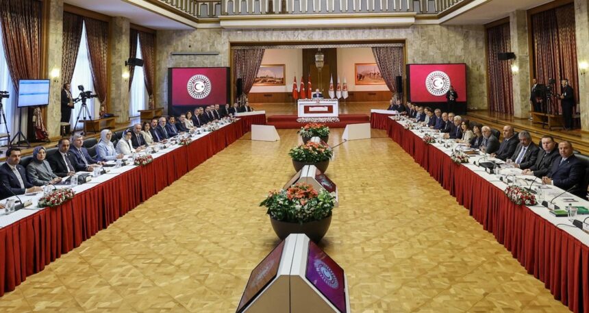 DEM Parti’den komisyon açıklaması:  “Sen-ben” kısır döngüsüne düşülmesin