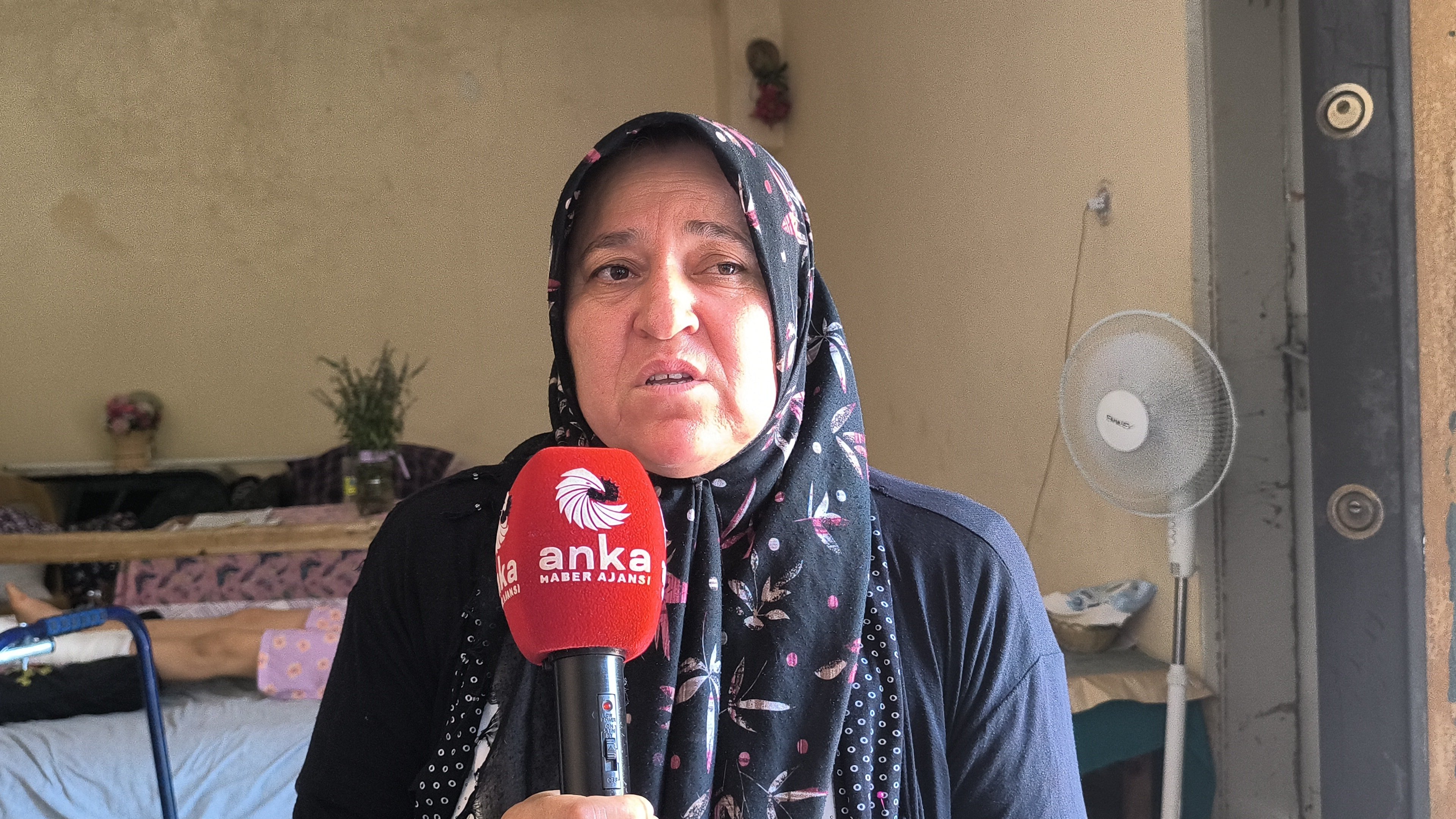 Depremde tavan çökünce kızı yaralandı, taşınmak istiyor ama gücü yetmiyor: "Kızım korkuyla uyanıyor"