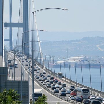 devlet-kopru-ve-otoyol-gelirlerini-3e-katladi-hskJsXzI.jpg Devlet köprü ve otoyol gelirlerini 3’e katladı