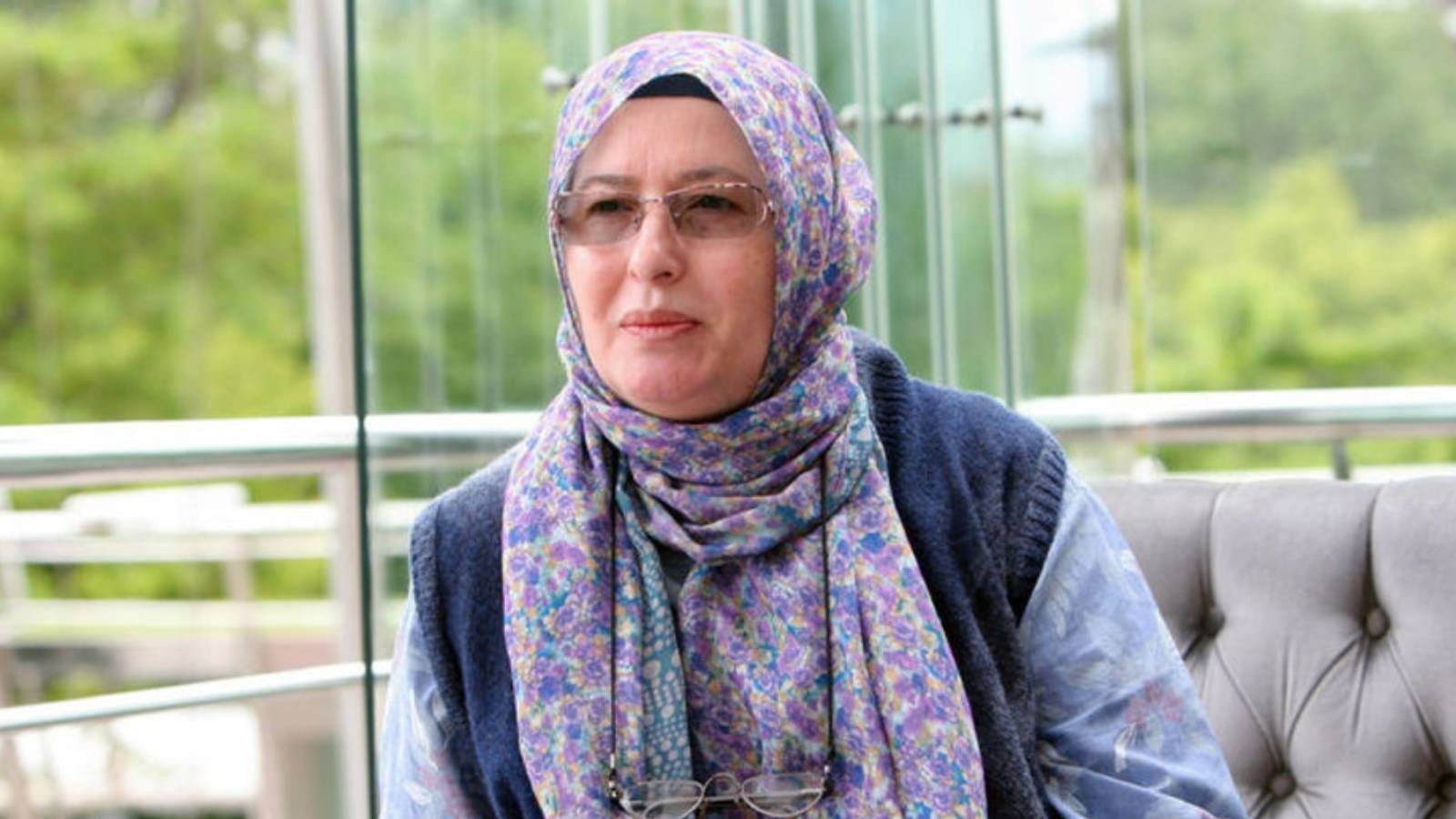 Diyanet'in hutbesi kadınları kızdırdı: Ünlü yazar başörtüsünü çıkaracağını ilan etti