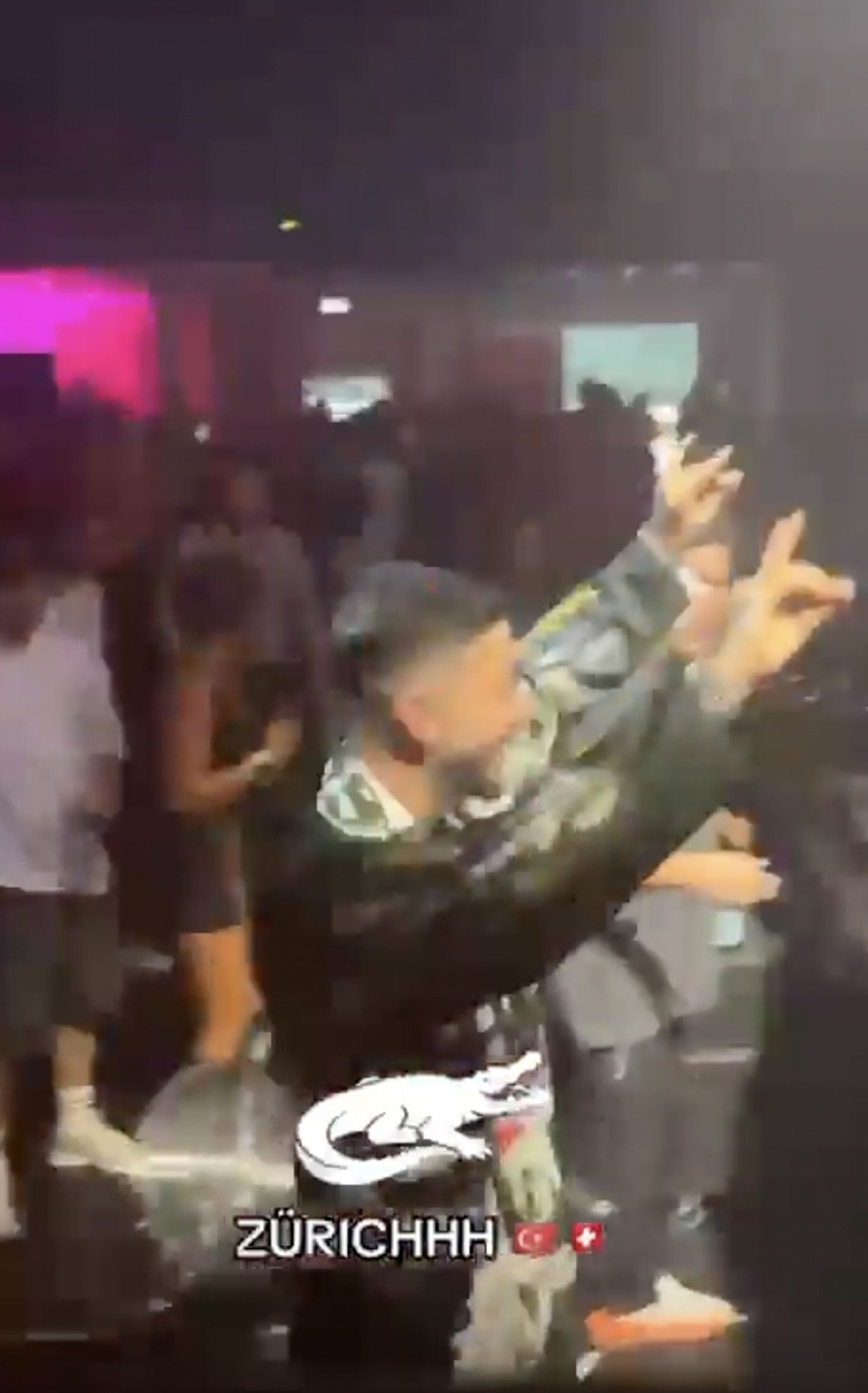 DJ Mahmut Orhan'ın konserlerine bozkurt iptali