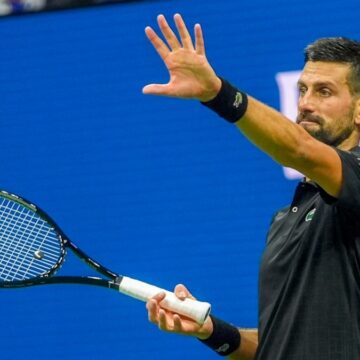 Djokovic ve Pegula turladı