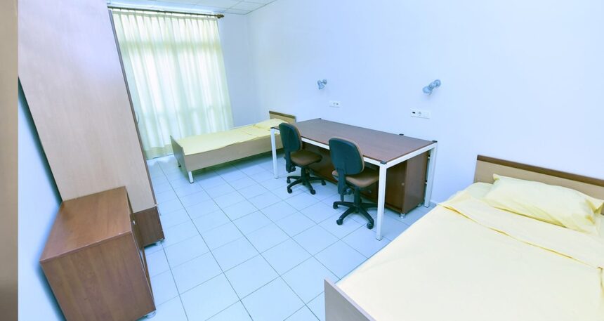 Dokuz Eylül Üniversitesi öğrenci yurdunu kapattı: Tepki yağdı