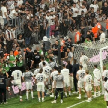 Dolmabahçe’de büyük gerilim! Taraftar hesap sordu