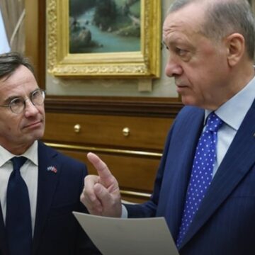 Dünya bu skandalı konuşuyor: ‘Türkiye Dosyası’nı havalimanı tuvaletinde unuttular