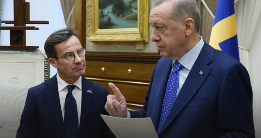 Dünya bu skandalı konuşuyor: ‘Türkiye Dosyası’nı havalimanı tuvaletinde unuttular