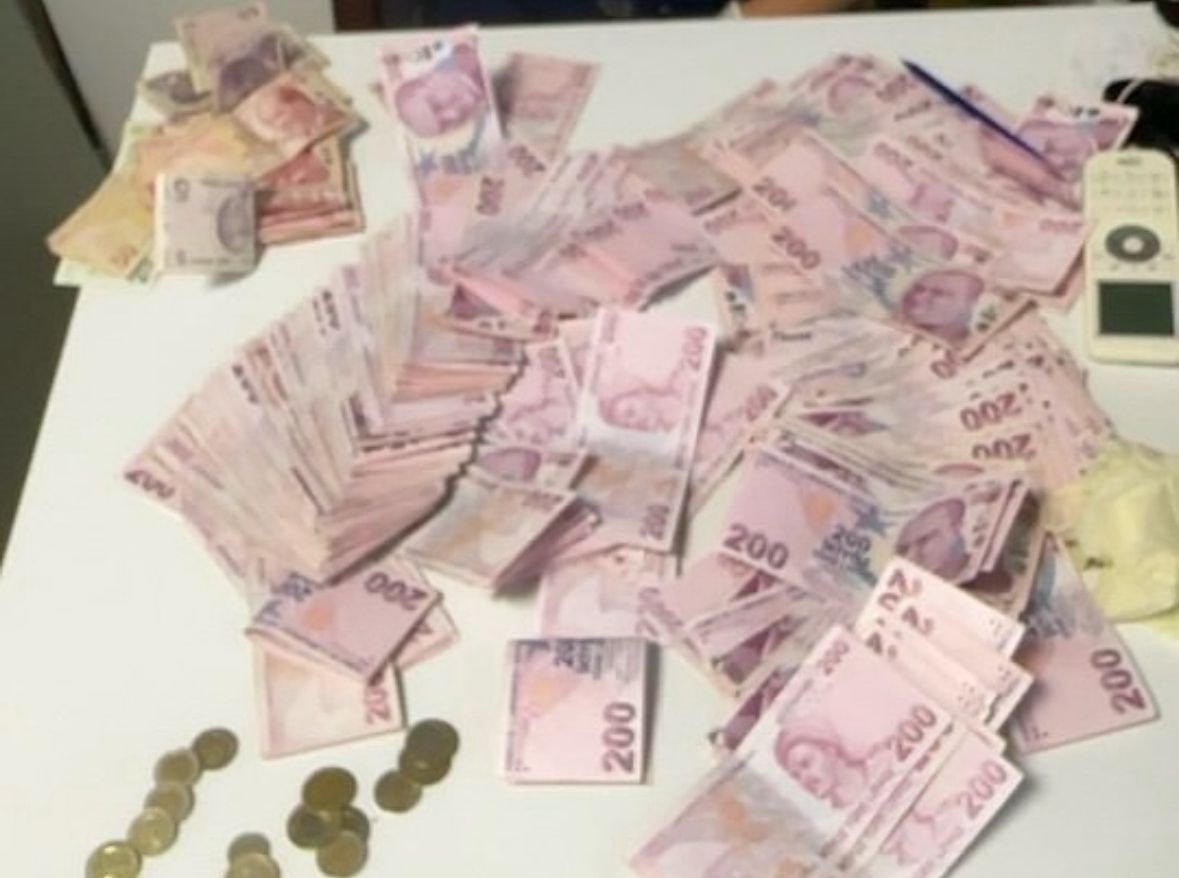 Duyguları sömürdü, deste deste para topladı!