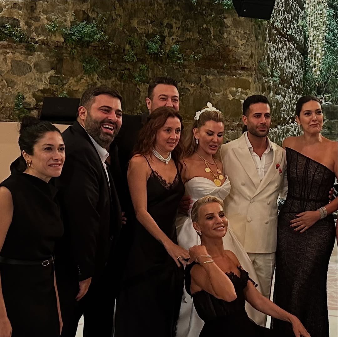 Eda Erol ve pilot sevgilisi Ekrem Karaçayır görkemli bir düğünle evlendi