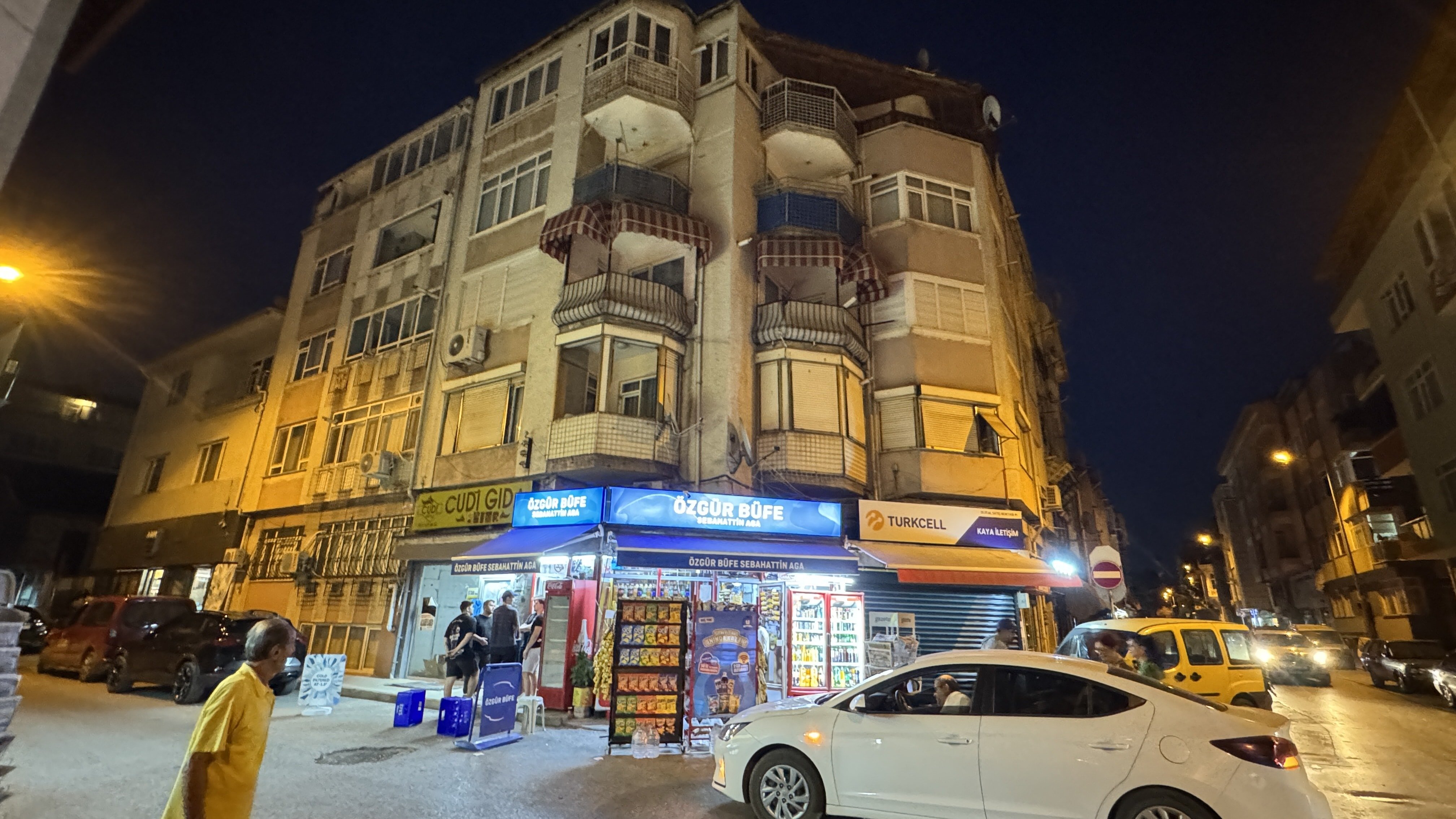 Edirne'de panik anları! Kolonu patlayan 18 dairelik apartman tahliye edildi