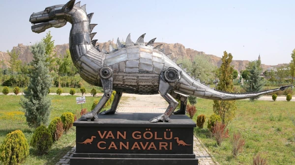Efsaneydi gerçek oldu: 'Van Gölü Canavarı'nı rekor paraya sattı