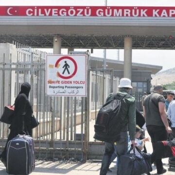 Ekonomik kriz Suriyelileri de kaçırıyor