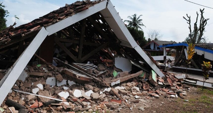 Endonezya’da 5,8 büyüklüğündeki deprem