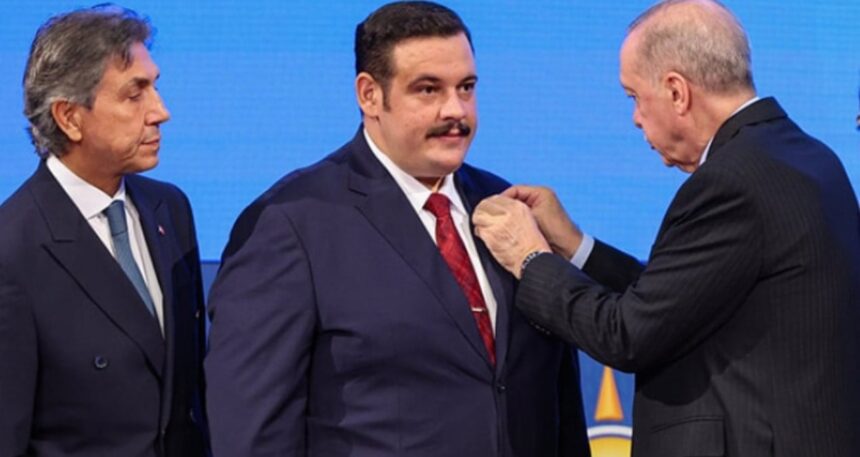 Erdoğan, ‘kilo ver’ dedi, rozet taktı: AKP’ye geçen başkan rüşvetten gözaltına alınmış!