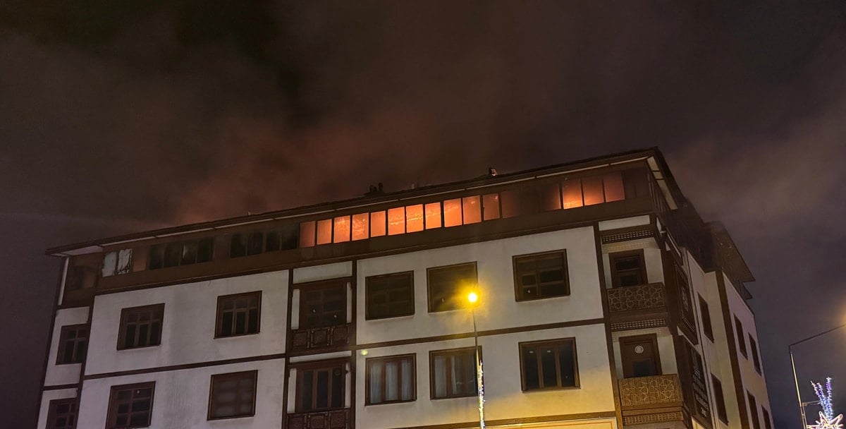 Erzurum'da restoranda çıkan yangın evlere ve otele sıçradı