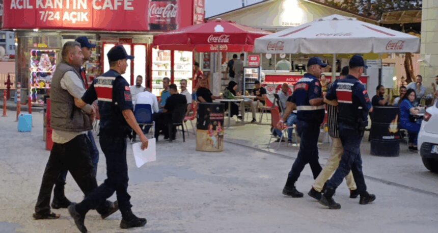 Evde kenevir yetiştiren 2 kişi tutuklandı