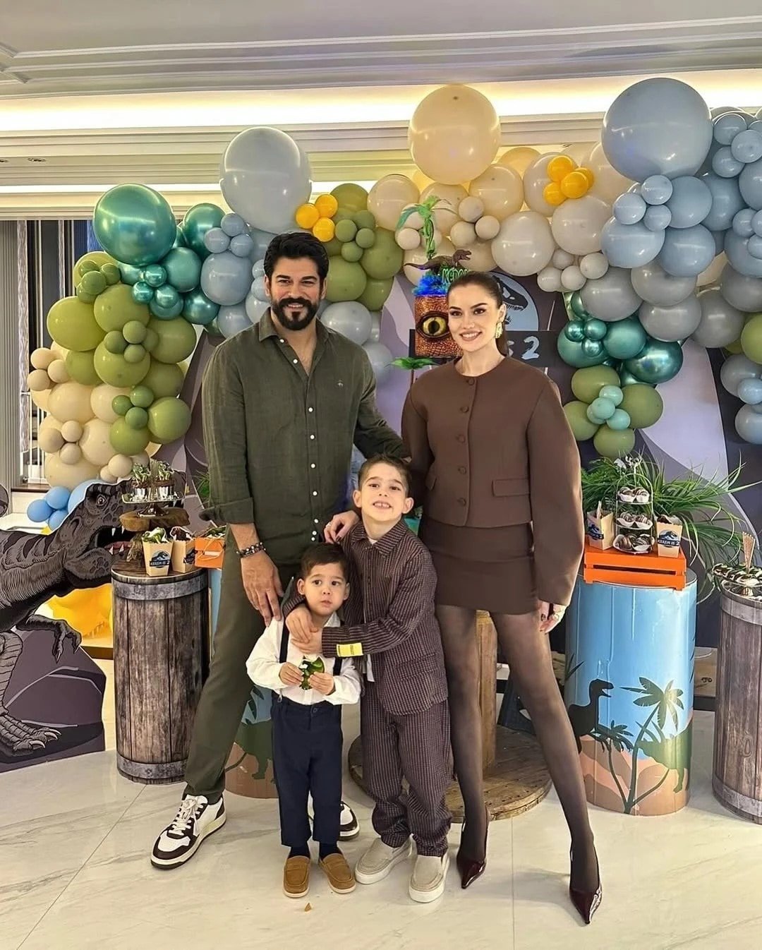 Fahriye Evcen ve Burak Özçivit boşanma iddialarını yalanladı