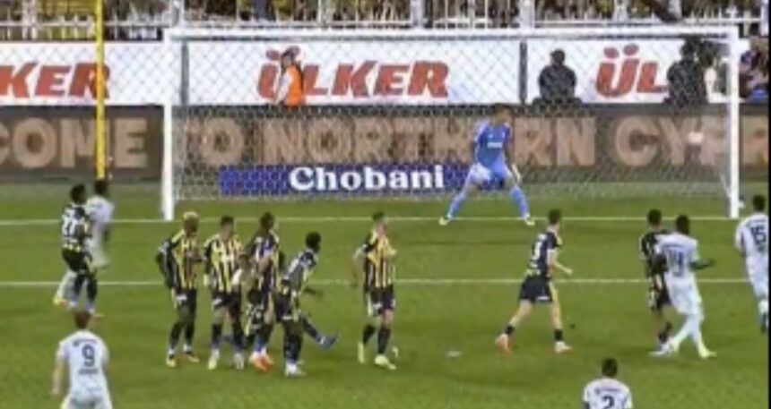 Fenerbahçe’nin yediği gol sonrası İrfan Can’a tepki yağdı