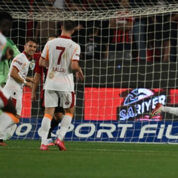 Galatasaray formasıyla ilki yaşadı